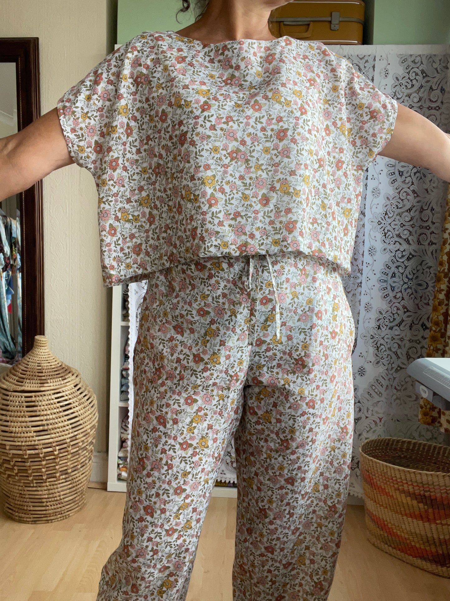 Halo Blouse and Pants Set Size 8-10