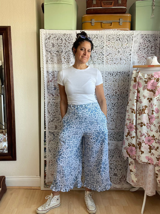 Roma Pants in Navy and white Print Size 10-12